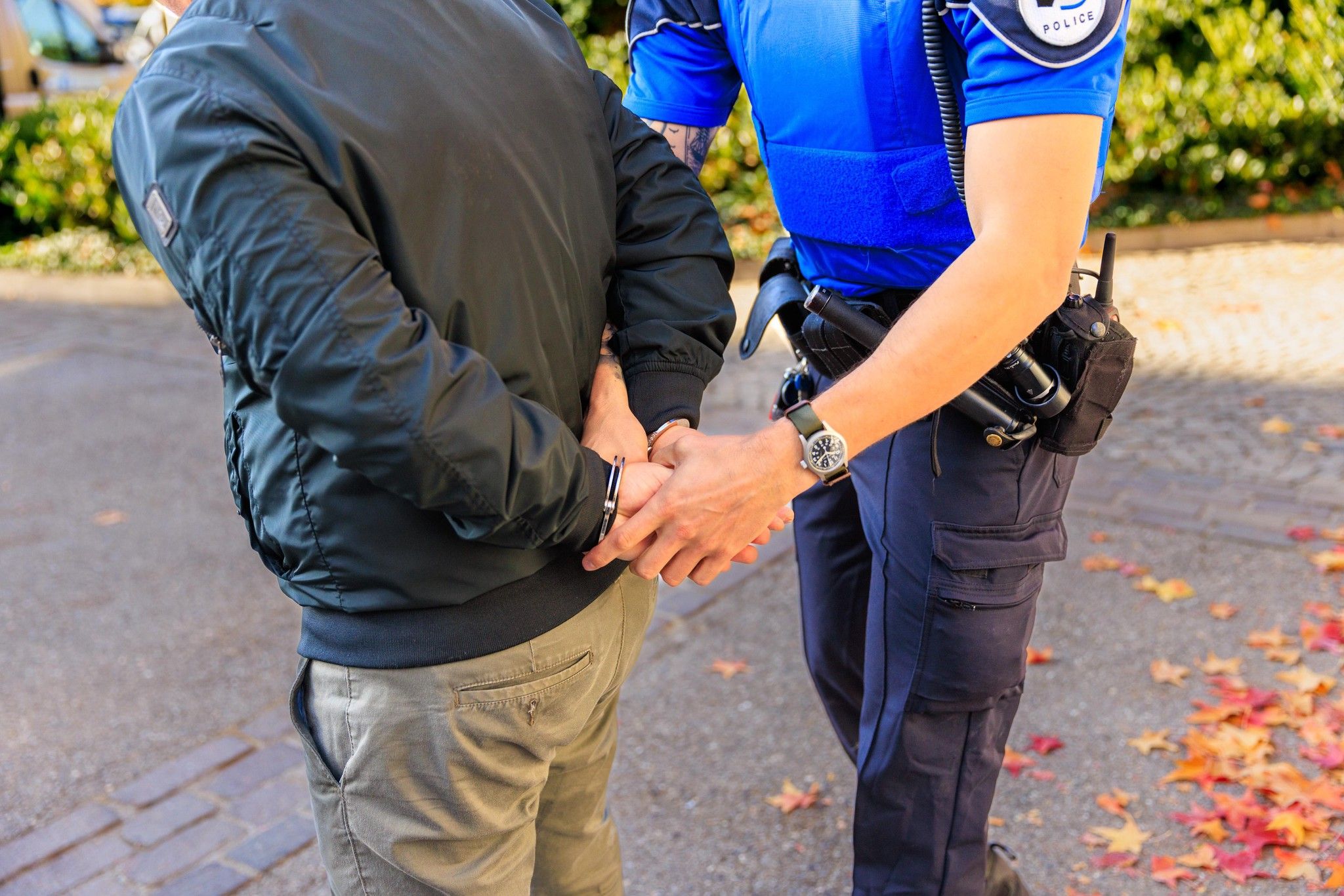 Deux hommes arrêtés pour des vols dans des véhicules